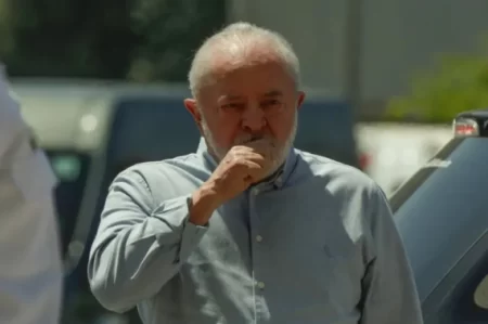 Lula cancela viagem à China após ser diagnosticado com Influenza