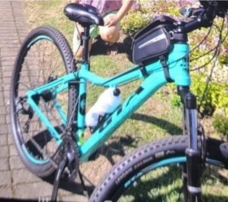 Bicicleta acorrentada em poste de via é furtada em Blumenau