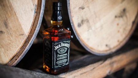 Destilaria da Jack Daniel's causa infestação de fungos em cidade dos EUA