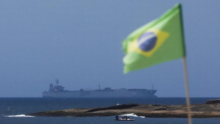 Senador norte-americano ameaça sancionar o Brasil por navios de guerra do Irã atracados no Rio de Janeiro