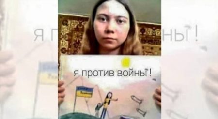 Adolescente russa de 13 anos é detida por fazer desenho contra a guerra
