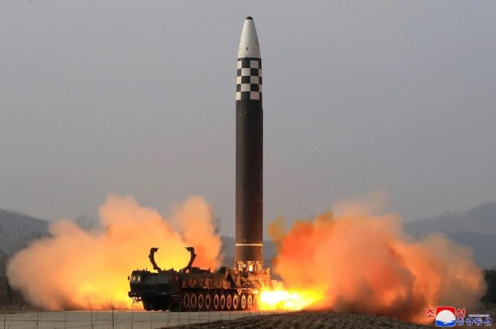 Coréia do Norte lança mais mísseis de alerta contra exercícios dos EUA e Coréia do Sul
