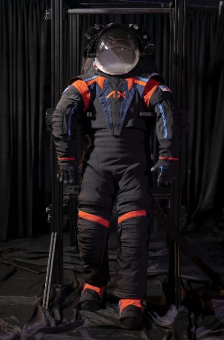 Retorno à Lua: NASA apresenta o novo traje que será usado pelos astronautas