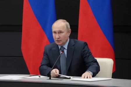 Putin recebe mandado de prisão internacional por crimes de guerra na Ucrânia
