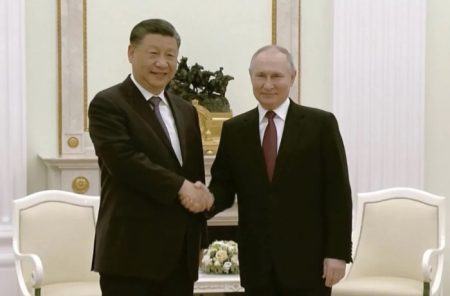 Após visita surpresa à Ucrânia, Putin recebe Xi Jinping em Moscou e preocupa o Ocidente