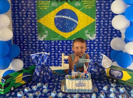 Menino surpreende os pais ao pedir tema da Havan para comemorar seu aniversário