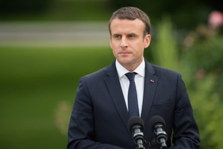 Macron força a reforma da Previdência e França desaba em protestos