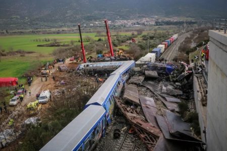 Batida entre trens na Grécia deixa cerca de 36 mortos e 66 feridos