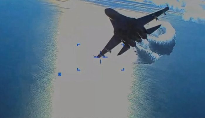 Provocação: Rússia condecora pilotos de caças que derrubaram drone dos EUA