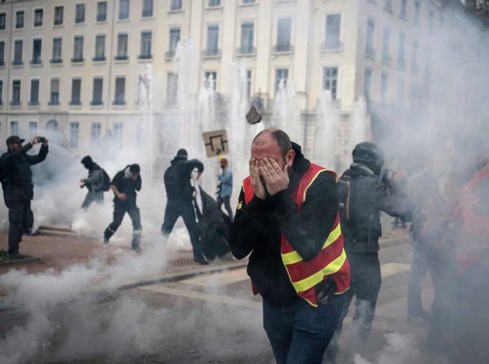 França: protestantes queimam Prefeitura de Bordeaux e enfrentam a Polícia