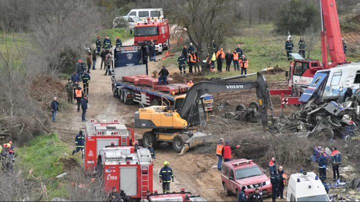 Batida entre trens na Grécia deixa cerca de 36 mortos e 66 feridos
