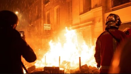 França: protestantes queimam Prefeitura de Bordeaux e enfrentam a Polícia