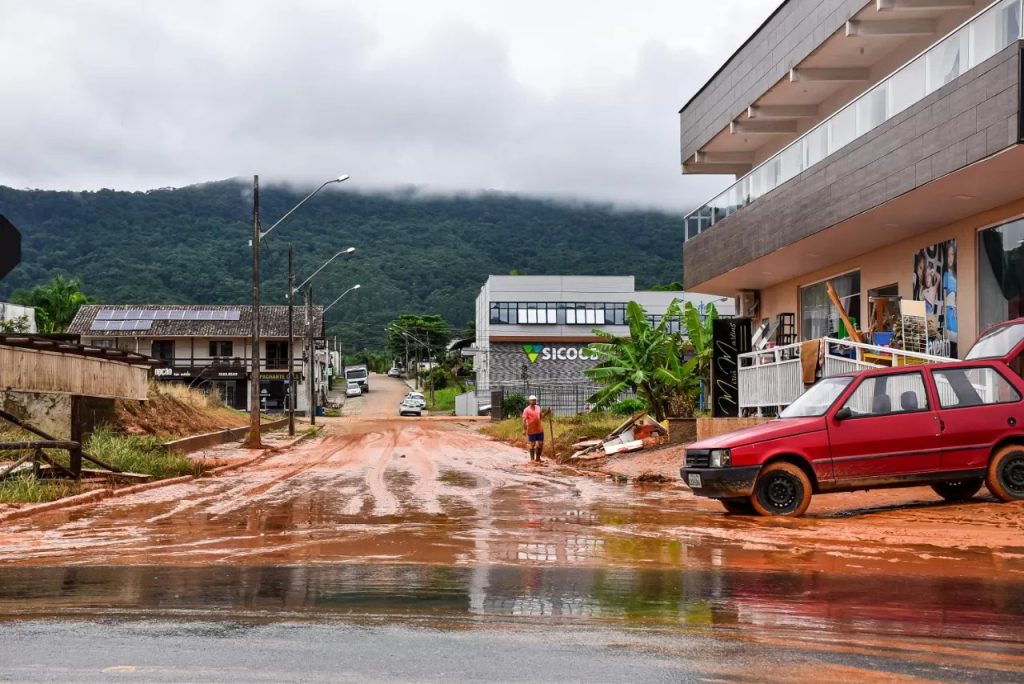 Defesa Civil: Ascurra recebe R$ 448,5 mil para ações de recuperação após chuvas fortes