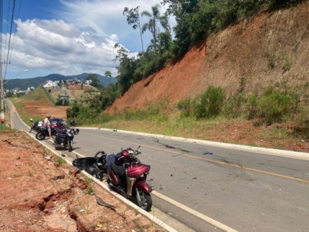 Motociclistas morrem ao baterem de frente em Camboriú