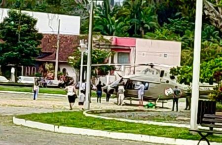 Helicóptero da PM leva recém-nascido para o Hospital Oase em Timbó