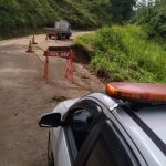 Deslizamento interdita parte da estrada geral da Mulde, em Timbó