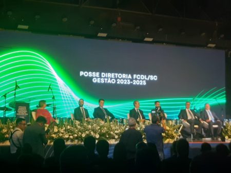 Presidente da CDL Timbó acompanha assinatura para criação da Frente Parlamentar de Apoio ao Comércio Varejista da Alesc