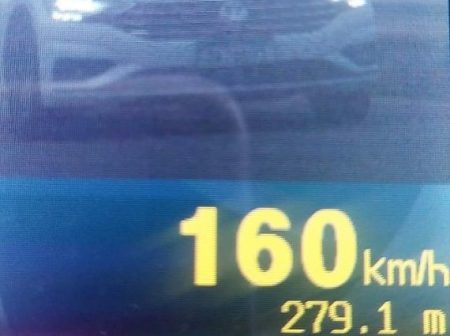 Jetta é flagrado a 160 km/h na BR-101 em Tijucas