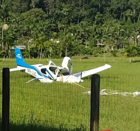 Avião cai em plantação de arroz em Massaranduba