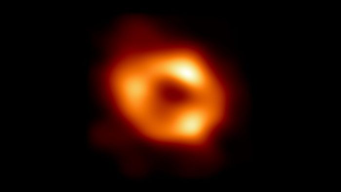 Astrônomos descobrem buraco negro com 30 bilhões de vezes a massa do Sol