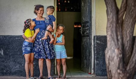 Novo Bolsa Família começa a ser pago com adicional de R$ 150 por criança