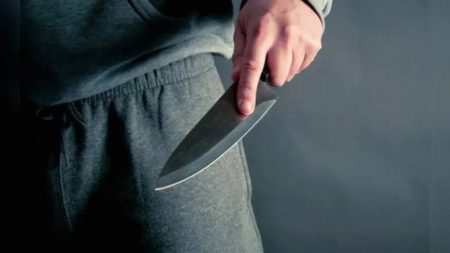 Ladrão leva celular de homem após ameaçá-lo com faca em Blumenau
