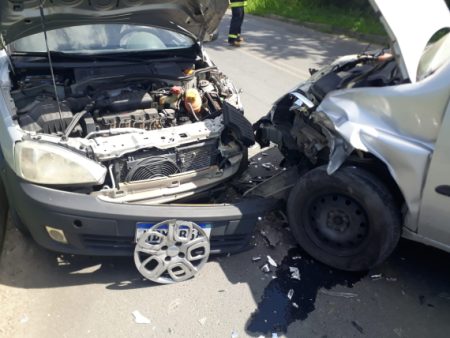 Colisão entre dois carros deixa uma pessoa ferida em Rio do Sul