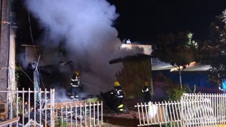 Após desentendimento, homem incendeia a casa do vizinho em SC