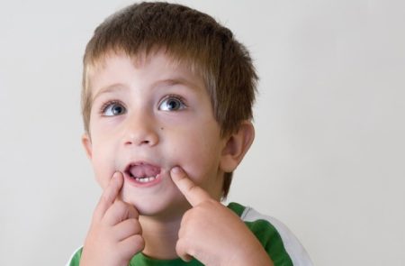 Dia Mundial do Autismo: especialistas alertam sobre a importância de crianças com dificuldades na comunicação serem avaliadas