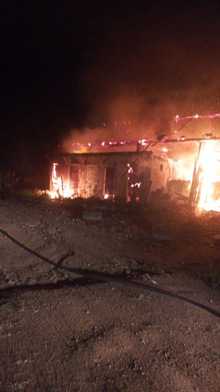 Oficina é destruída após ser tomada por incêndio em Indaial