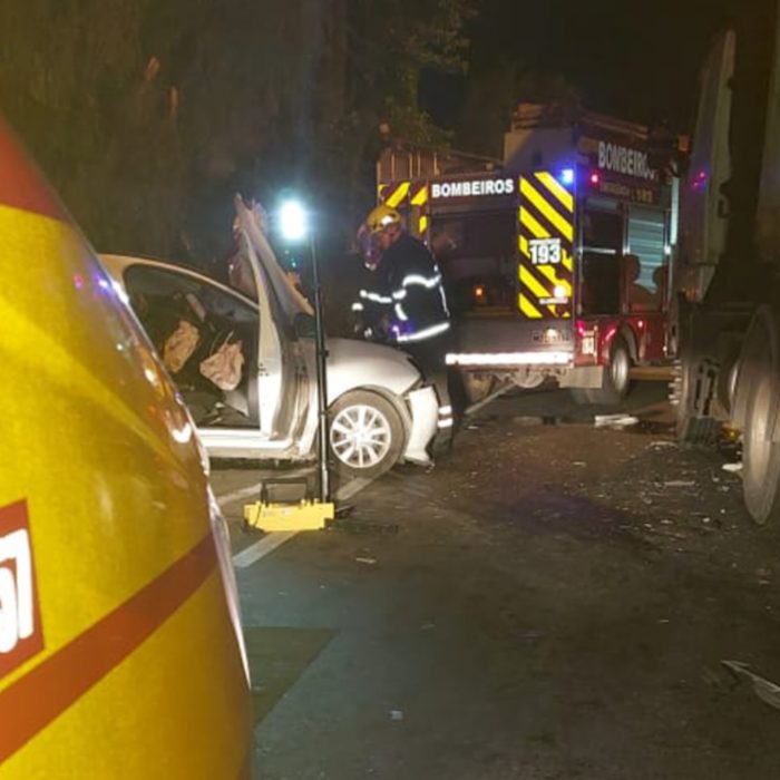 Vítima fica presa às ferragens após acidente de trânsito na SC-108 em Blumenau