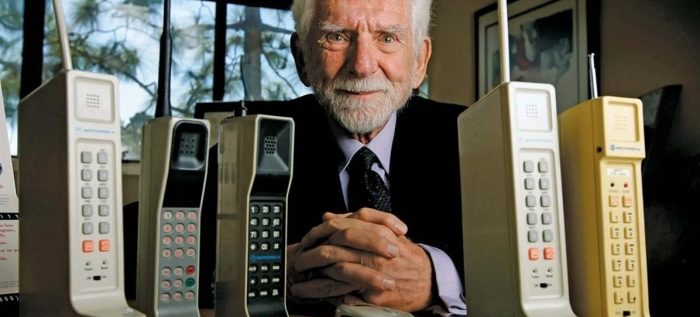 "Tijolão", primeiro celular do mundo completou 50 anos