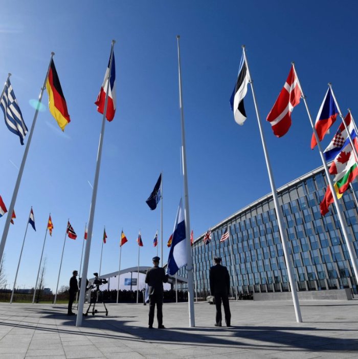 Finlândia entra para a OTAN e Rússia reage com promessas de retaliação