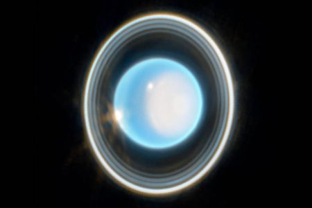 Telescópio James Webb fotografa Urano e seus anéis e luas
