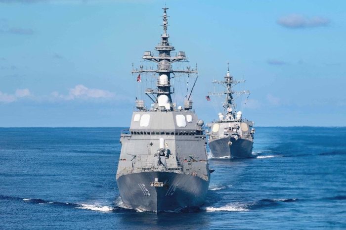 Navio de guerra dos EUA cruza o Estreito de Taiwan e China monitora