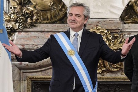 Presidente da Argentina anuncia que não buscará reeleição