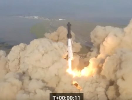 Falha no lançamento: foguete da SpaceX causou danos sérios às estruturas e levantou nuvem de poeira