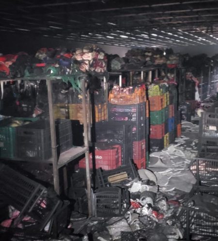 Comércio fica destruído após incêndio em Ilhota