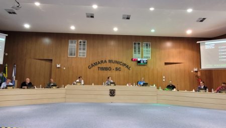 Câmara de Vereadores de Timbó coloca Projeto, requerimento e Moção na área da Educação em Pauta