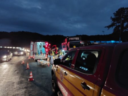 Homem morre durante atendimento na BR-470 em Blumenau