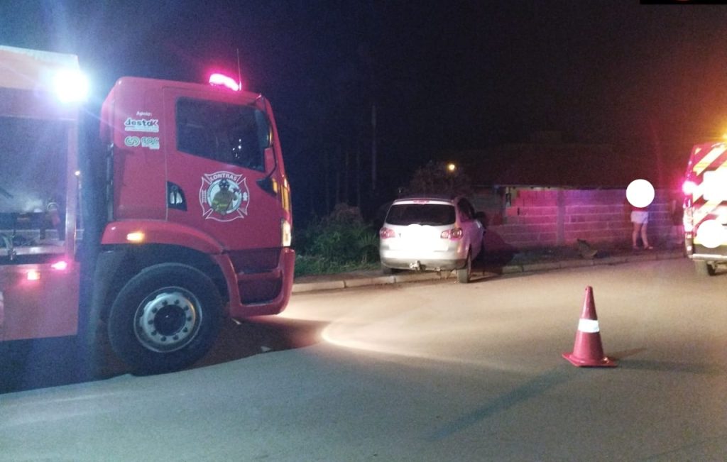 Jovem alcoolizado fica ferido após acertar muro em Lontras