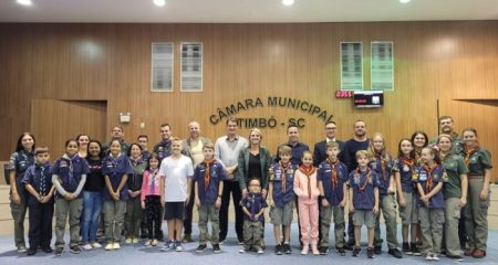 Escoteiros de Timbó participam de Sessão Ordinária na Câmara Municipal