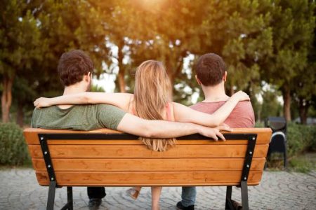 Pesquisa revela que 90% dos homens já desejou ver parceira transar com outro