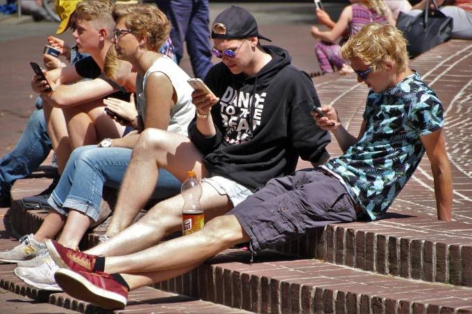 Estudo mostra que jovens de 19 a 25 anos têm passado menos tempo nas redes sociais