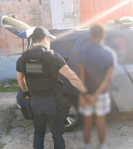 Homem é preso após assediar menina de 11 anos que estava com a mãe em Balneário Camboriú
