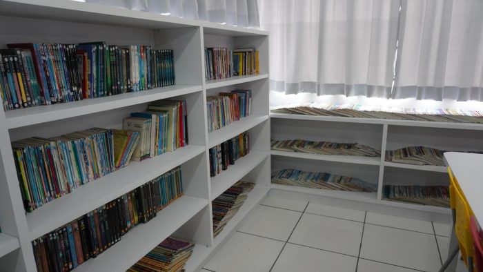 Escola São Roque de Timbó recebe nova sala de informática e biblioteca