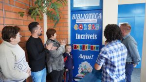 Escola São Roque de Timbó recebe nova sala de informática e biblioteca