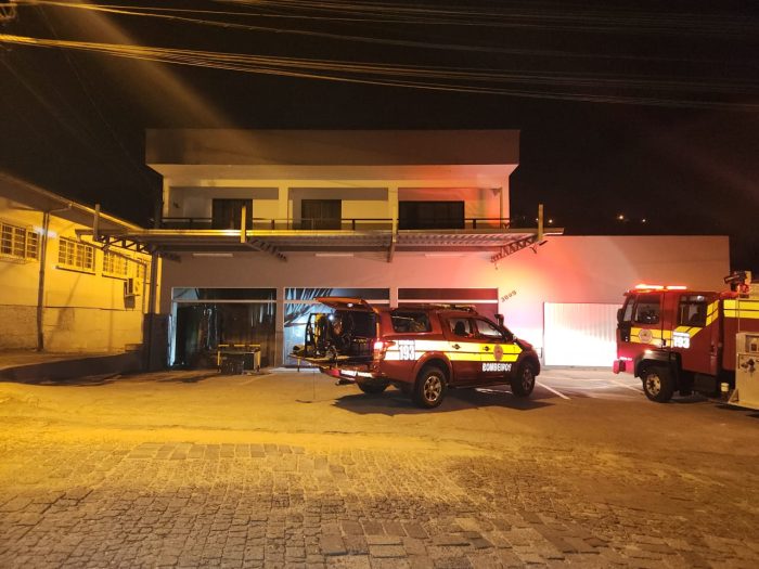 Incêndio em Supermercado de Blumenau mobiliza bombeiros 