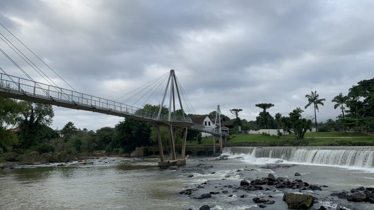 Frente fria traz temperaturas amenas e chuvas para o Vale do Itajaí