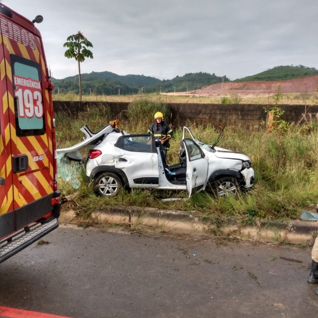 Presa às ferragens, vítima é resgatada pelos Bombeiros em Itajaí